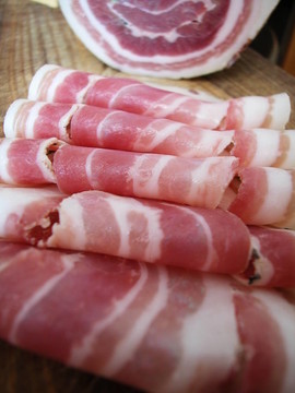 對輥原料肉切片特寫