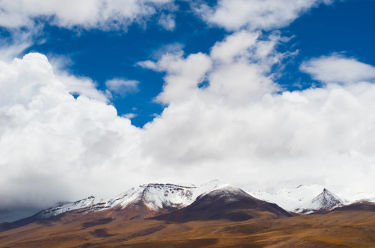 雪山的山峰
