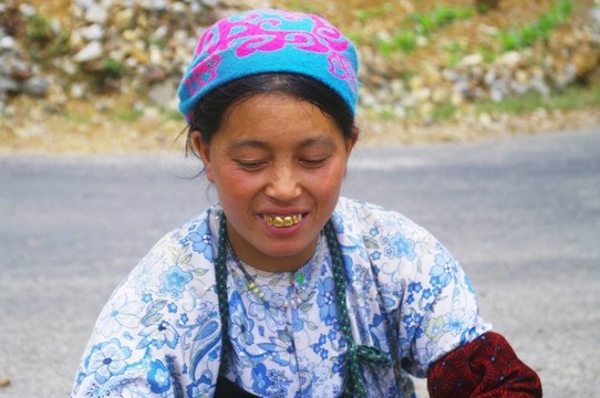 白苗族婦女在午餐