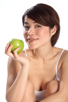 美麗的女人與綠色的蘋果