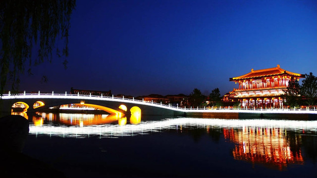 西安的夜景；中國