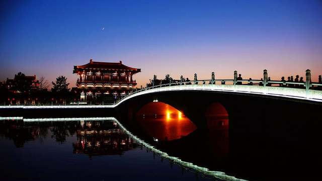 西安的夜景；中國