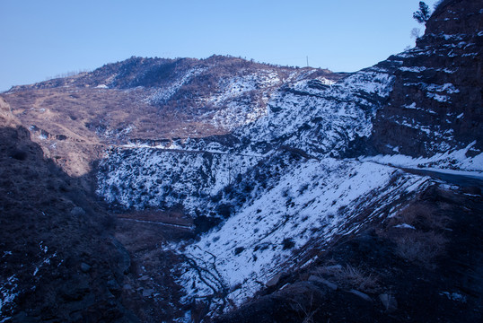 高原雪景