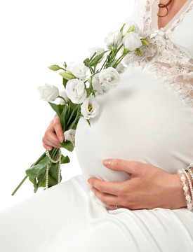 孕婦撫摸她的肚子