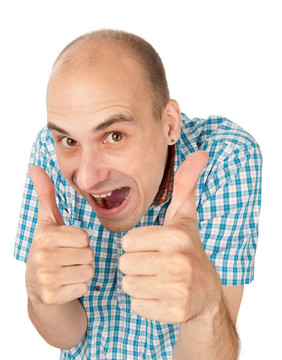 瘋狂的男人展示他的拇指
