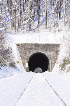 雪場(chǎng)與隧道