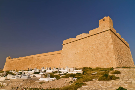 ribat -馬赫迪耶-阿拉伯設(shè)防和墓地在突尼斯北部的海邊小鎮(zhèn)