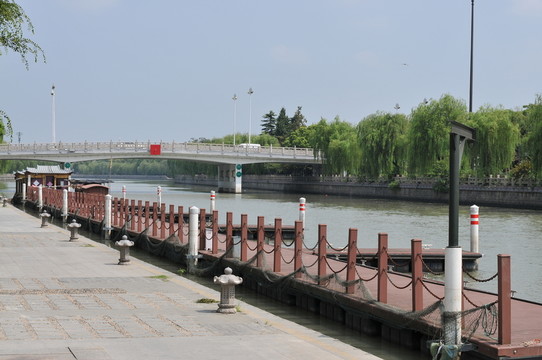 河邊景色