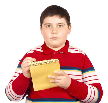 在記事本上寫的男孩