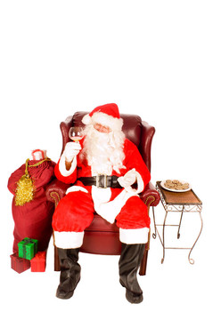 Santa享受著喝酒和休息