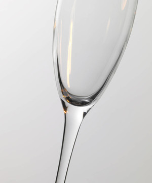 亮晶晶的酒杯