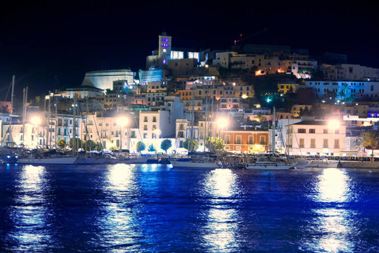 伊比薩島伊維薩鎮(zhèn)夜景