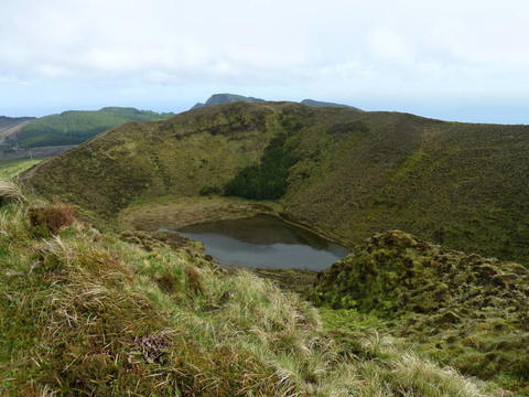 火山口湖在亞速爾群島