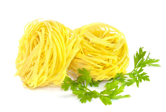 生面食巢和綠色香菜白