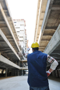 建筑工地上的工人