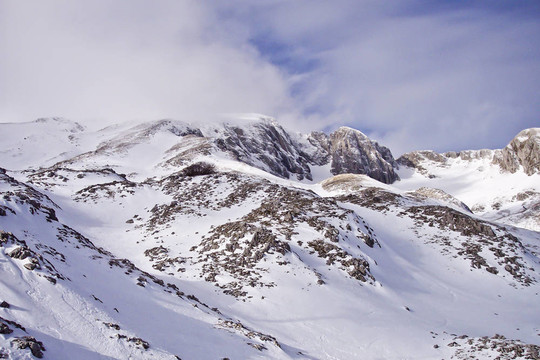 有雪的山峰