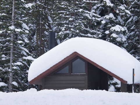 雪中的小屋