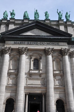 玛丽Reine du Monde教堂