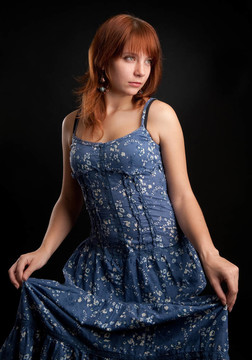 穿著藍色衣服的性感女人