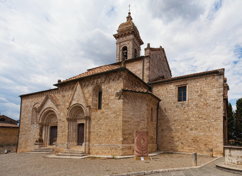 科勒加達(dá)di San Quirico d教堂La雙飛；托斯卡納。