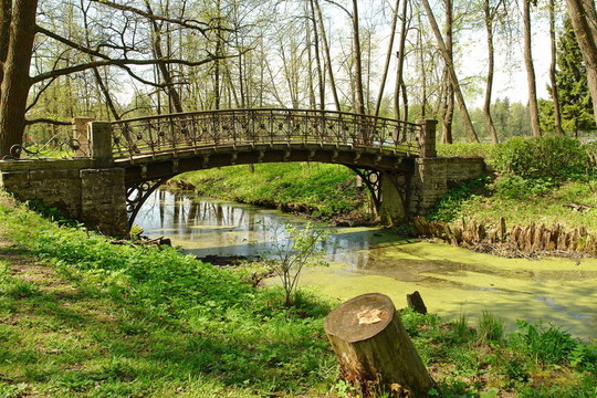 公園里的舊橋
