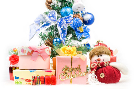 圣誕樹和雪山前送圣誕禮物給Santa