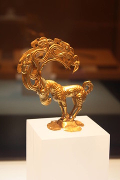 古董黃金珠寶的雕像