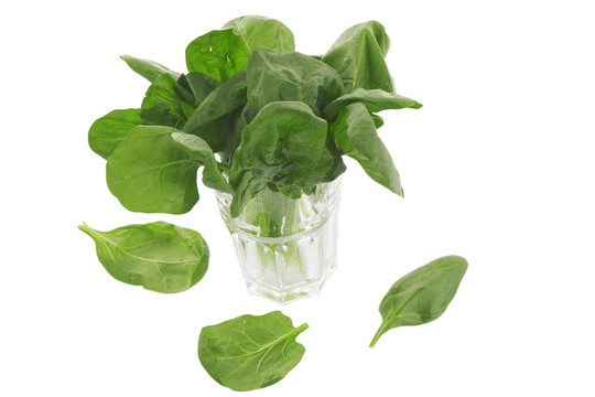 玻璃中的新鮮菠菜