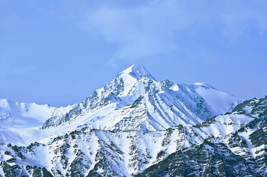 高山之巔；被雪覆蓋。印度。