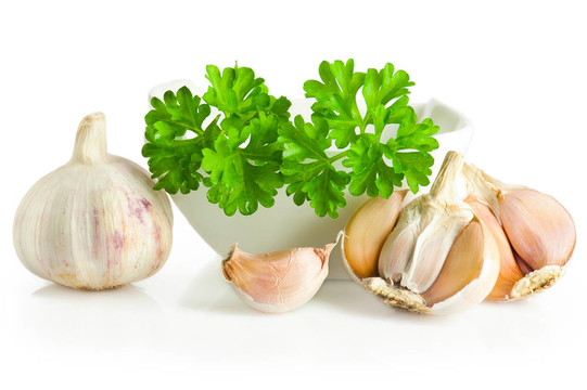 香料：大蒜和新鮮的香菜葉