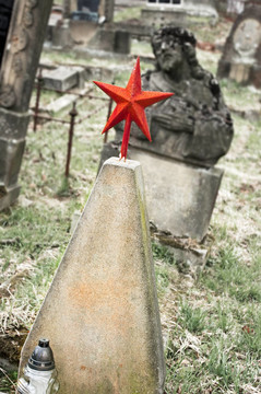 無名的蘇聯(lián)士兵的墳?zāi)? style=