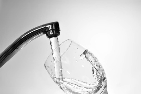 水從水龍頭