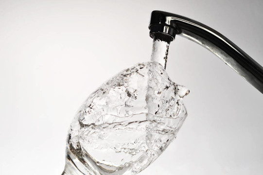 水從水龍頭