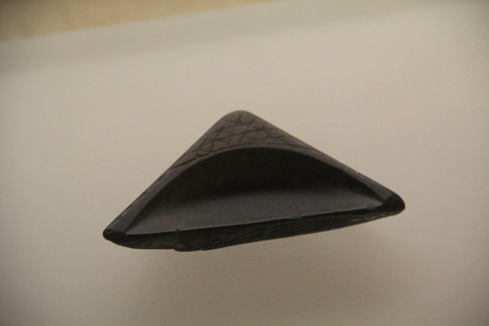 三角硯