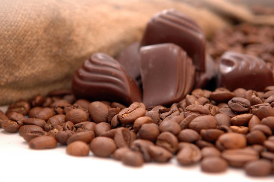咖啡豆；巧克力和袋