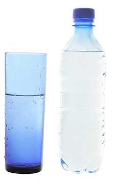 玻璃瓶里的礦泉水