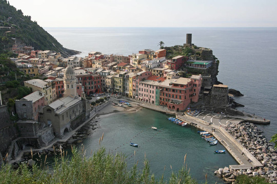 五漁村；Vernazza。