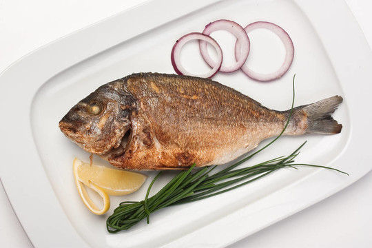 洋蔥炒魚(yú)菜