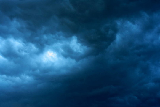 暴風(fēng)雨的天空