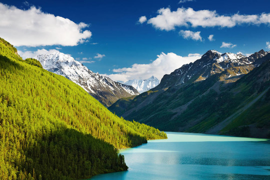 山上的湖