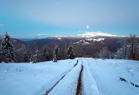 冬季夜山景觀