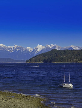雪白的海岸山脈