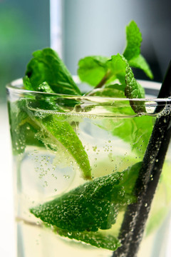 mojito雞尾酒特寫氣泡