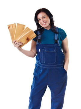 與襯板在工作服的漂亮女人