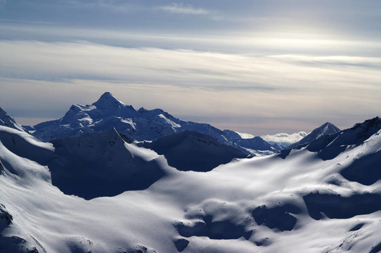 高加索山脈。來自Elbrus的夜景。