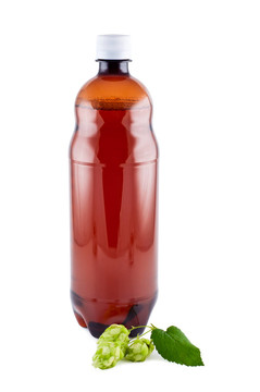 啤酒；塑料瓶；酒花；白底分離。