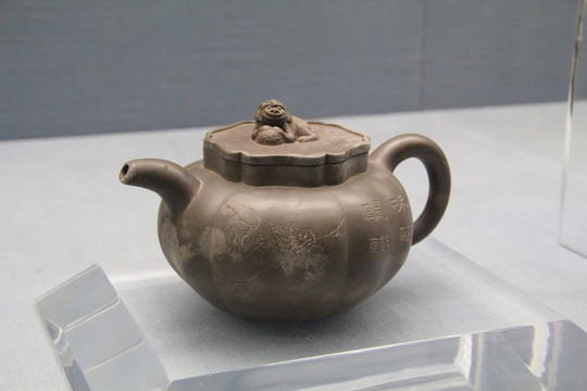 暗色茶壺