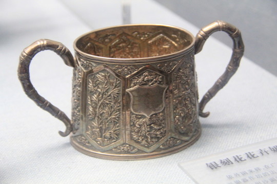 精雕茶壺
