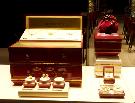 黃金飾品櫥窗