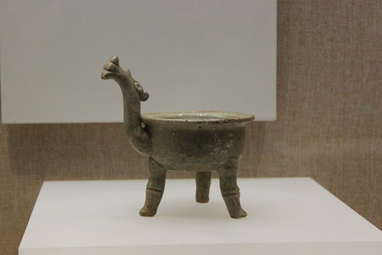 三足酒杯